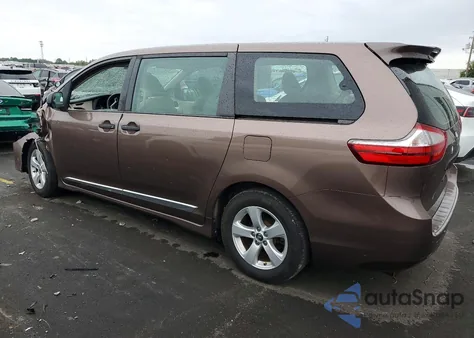 2018 Toyota Sienna L z USA, uszkodzony, nr VIN 5TDZZ3DCXJS954160